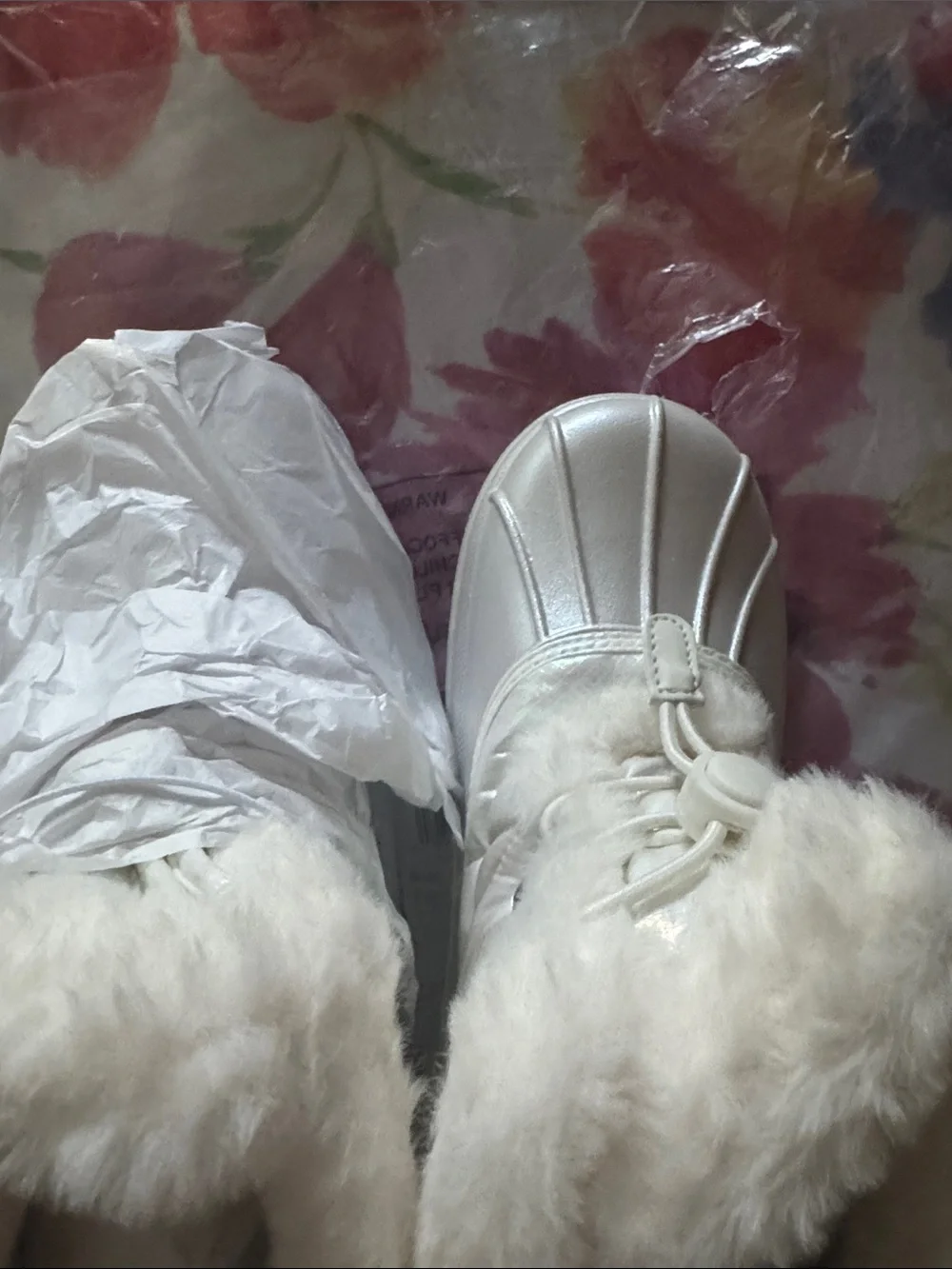 NWT - snow boots Iridescent White Faux Fur Winter Boots